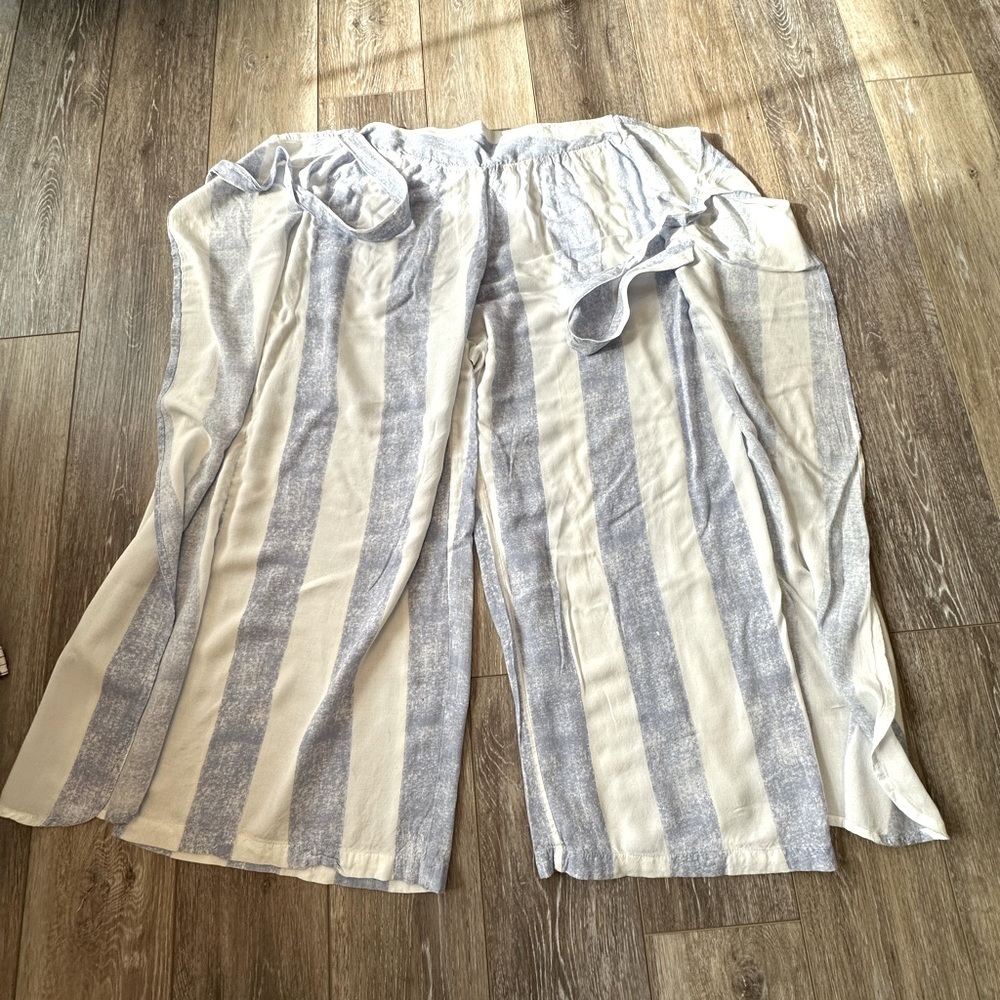 #6) Shoreline 100% Rayon wrap style cropped pants excellent condition. - Picture 8 of 8